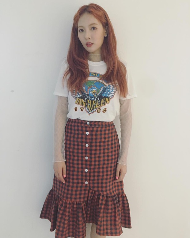 Mặc thiếu vải lên sân khấu, bận váy ngắn cũn lên truyền hình nhưng ngoài đời, HyunA lại toàn diện đồ retro hiền lành dễ mến không ngờ - Ảnh 10.