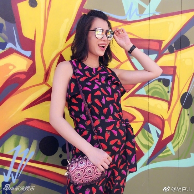 Bụng bầu vượt mặt, Hồ Hạnh Nhi vẫn chịu chơi, tạo dáng sang chảnh cùng hội chị em - Ảnh 2. Bụng bầu vượt mặt, Hồ Hạnh Nhi vẫn chịu chơi, tạo dáng sang chảnh cùng hội chị em - Ảnh 2.