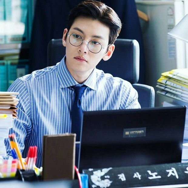 Có ai như Ji Chang Wook: Cạo đầu nhập ngũ vẫn trở thành hiện tượng vì quá... điển trai - Ảnh 13. Có ai như Ji Chang Wook: Cạo đầu nhập ngũ vẫn trở thành hiện tượng vì quá... điển trai - Ảnh 13.