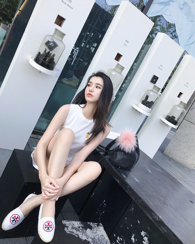 Cô bạn Đài Loan gây bão vì góc nghiêng thần thánh đẹp đến nao lòng - Ảnh 8. Cô bạn Đài Loan gây bão vì góc nghiêng thần thánh đẹp đến nao lòng - Ảnh 8.