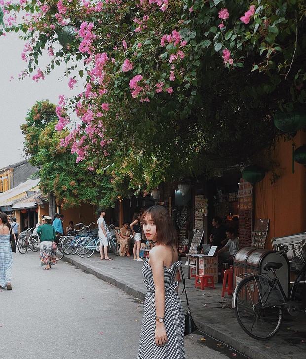 Bộ váy này đang được con gái Việt diện suốt trên Instagram, chứng tỏ gingham là hot trend phá đảo Hè 2017 - Ảnh 2. Bộ váy này đang được con gái Việt diện suốt trên Instagram, chứng tỏ gingham là hot trend phá đảo Hè 2017 - Ảnh 2.