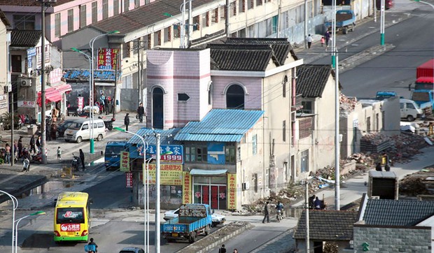 Ngôi nhà cứng đầu nhất Trung Quốc sắp bị phá bỏ sau 14 năm nằm chình ình giữa đường - Ảnh 2.