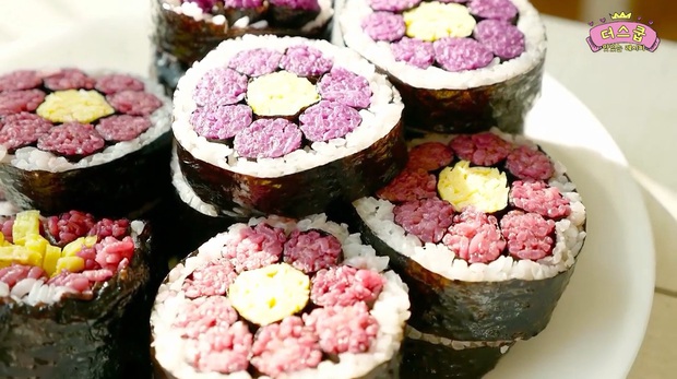 Biến tấu cuộn kimbap thành bông hoa đẹp mắt mà cách làm thì dễ không ngờ - Ảnh 7.