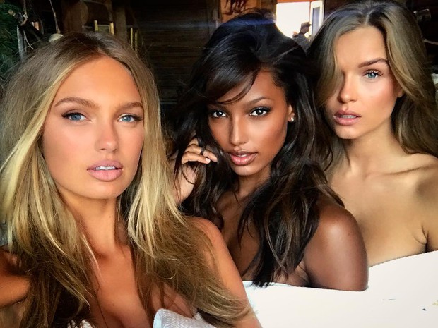 Hậu trường siêu gợi cảm của dàn mỹ nhân Victorias Secret chứng minh: Thiên thần là có thật! - Ảnh 24. Hậu trường siêu gợi cảm của dàn mỹ nhân Victorias Secret chứng minh: Thiên thần là có thật! - Ảnh 24.