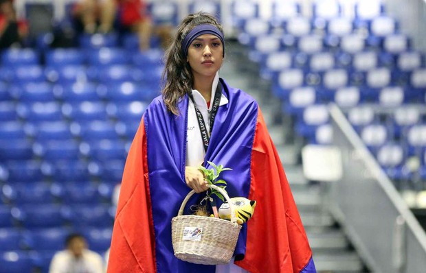 Vẻ đẹp lai của hot girl Taekwondo Campuchia gây sốt tại SEA Games 29 - Ảnh 3.