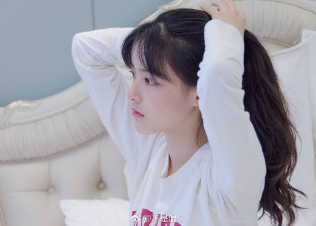 Đẹp dịu dàng mà không chói loá, nữ sinh 10X khiến ai cũng cảm nắng từ cái nhìn đầu tiên - Ảnh 3. Đẹp dịu dàng mà không chói loá, nữ sinh 10X khiến ai cũng cảm nắng từ cái nhìn đầu tiên - Ảnh 3.