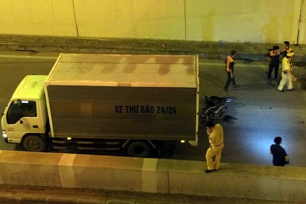 Hà Nội: Nam thanh niên bị xe tải cuốn vào gầm tử vong khi đi qua hầm Kim Liên - Ảnh 2.