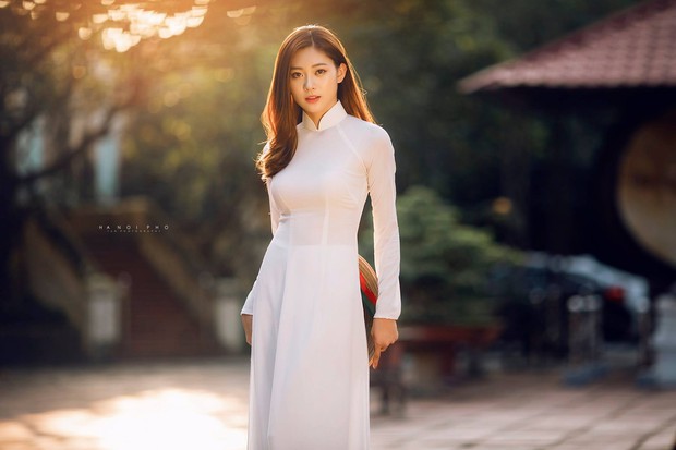 Nhìn hình ảnh này, bạn còn không tin con gái Việt cứ diện áo dài là xinh hết phần người khác? - Ảnh 2. Nhìn hình ảnh này, bạn còn không tin con gái Việt cứ diện áo dài là xinh hết phần người khác? - Ảnh 2.