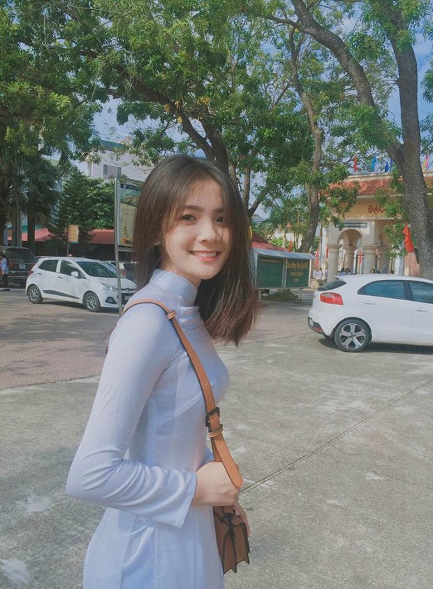 Chẳng phải là hot girl mà những cô nàng 10x này vẫn khiến dân tình ngây ngất vì mặc áo dài xinh quá! - Ảnh 4. Chẳng phải là hot girl mà những cô nàng 10x này vẫn khiến dân tình ngây ngất vì mặc áo dài xinh quá! - Ảnh 4.