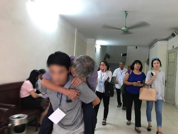 Hà Nội: Cụ ông 79 tuổi hiếp dâm bé gái bị phạt 8 năm tù - Ảnh 6. Hà Nội: Cụ ông 79 tuổi hiếp dâm bé gái bị phạt 8 năm tù - Ảnh 6.