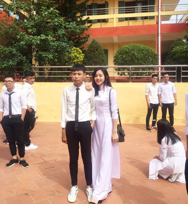 Chẳng phải là hot girl mà những cô nàng 10x này vẫn khiến dân tình ngây ngất vì mặc áo dài xinh quá! - Ảnh 10. Chẳng phải là hot girl mà những cô nàng 10x này vẫn khiến dân tình ngây ngất vì mặc áo dài xinh quá! - Ảnh 10.