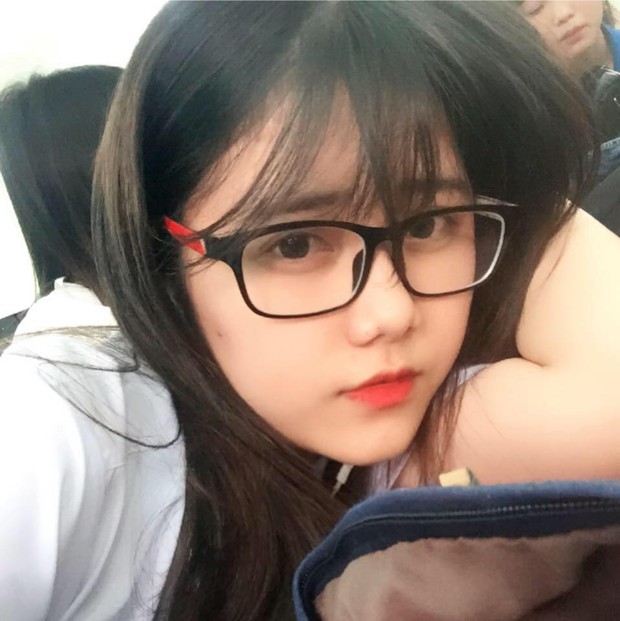 Chẳng phải là hot girl mà những cô nàng 10x này vẫn khiến dân tình ngây ngất vì mặc áo dài xinh quá! - Ảnh 14. Chẳng phải là hot girl mà những cô nàng 10x này vẫn khiến dân tình ngây ngất vì mặc áo dài xinh quá! - Ảnh 14.