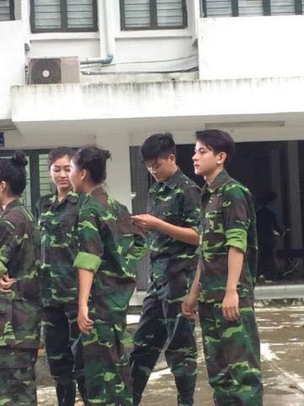 Quên Sơn Tùng đi vì có một anh lính vai phụ dù không phải là nắng nhưng vẫn chói chang chẳng kém! - Ảnh 3.