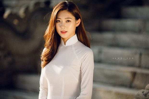 Nhìn hình ảnh này, bạn còn không tin con gái Việt cứ diện áo dài là xinh hết phần người khác? - Ảnh 7. Nhìn hình ảnh này, bạn còn không tin con gái Việt cứ diện áo dài là xinh hết phần người khác? - Ảnh 7.