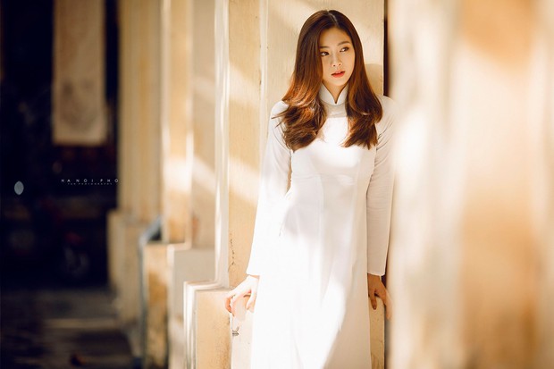 Nhìn hình ảnh này, bạn còn không tin con gái Việt cứ diện áo dài là xinh hết phần người khác? - Ảnh 3. Nhìn hình ảnh này, bạn còn không tin con gái Việt cứ diện áo dài là xinh hết phần người khác? - Ảnh 3.