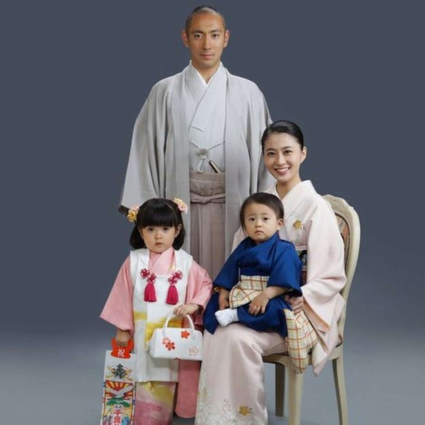 Vợ mới mất 1 tháng vì bệnh ung thư, tài tử Nhật Bản đã vội muốn tái hôn với chính chị ruột của bà xã - Ảnh 1.