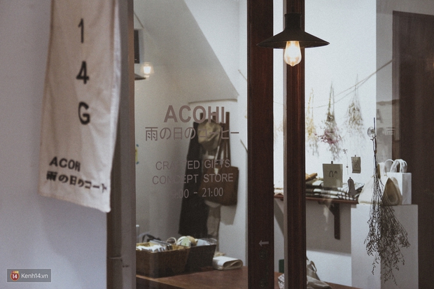 ACOHI, những chiếc túi tote vải mang ý nghĩa uống cà phê khi trời mưa của Việt Nam đang khiến giới trẻ mê mẩn - Ảnh 8. ACOHI, những chiếc túi tote vải mang ý nghĩa uống cà phê khi trời mưa của Việt Nam đang khiến giới trẻ mê mẩn - Ảnh 8.