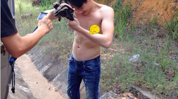 Rocker Nguyễn bất ngờ để lộ bụng mỡ, thân hình kém săn chắc - Ảnh 3.