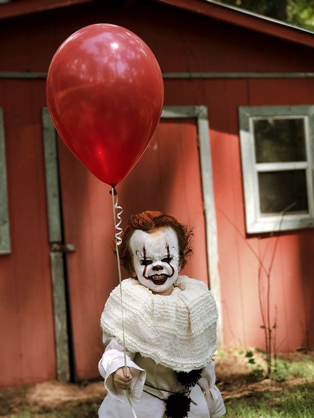 Gã hề Pennywise từ tiểu thuyết kinh dị It bước ra đời thực qua bàn tay hóa trang thần kỳ của nhiếp ảnh gia 17 tuổi - Ảnh 5. Gã hề Pennywise từ tiểu thuyết kinh dị It bước ra đời thực qua bàn tay hóa trang thần kỳ của nhiếp ảnh gia 17 tuổi - Ảnh 5.