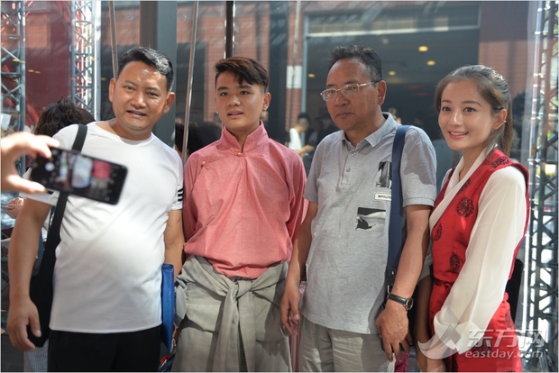 Ngày nhập học, lò đào tạo minh tinh hàng đầu Trung Quốc chỉ toàn thấy trai đẹp gái xinh - Ảnh 2. Ngày nhập học, lò đào tạo minh tinh hàng đầu Trung Quốc chỉ toàn thấy trai đẹp gái xinh - Ảnh 2.