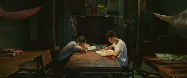 Phim đồng t&iacute;nh l&ugrave;m x&ugrave;m ăn cắp kịch bản tung trailer l&atilde;ng mạn nhưng poster qu&ecirc; m&ugrave;a - Ảnh 6.