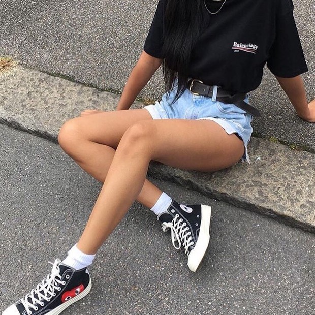 Converse x COMME des GARÇONS Play: đôi sneaker ra mắt đã lâu nhưng chưa bao giờ giới trẻ thôi mê đắm - Ảnh 9. Converse x COMME des GARÇONS Play: đôi sneaker ra mắt đã lâu nhưng chưa bao giờ giới trẻ thôi mê đắm - Ảnh 9.
