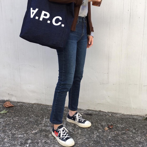 Converse x COMME des GARÇONS Play: đôi sneaker ra mắt đã lâu nhưng chưa bao giờ giới trẻ thôi mê đắm - Ảnh 10. Converse x COMME des GARÇONS Play: đôi sneaker ra mắt đã lâu nhưng chưa bao giờ giới trẻ thôi mê đắm - Ảnh 10.