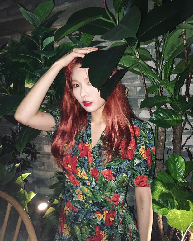 Mặc thiếu vải lên sân khấu, bận váy ngắn cũn lên truyền hình nhưng ngoài đời, HyunA lại toàn diện đồ retro hiền lành dễ mến không ngờ - Ảnh 6.