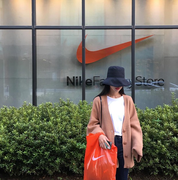 Người ta rục rịch sắm đồ thu rồi, bạn cũng nên sắm và mặc dần 6 hot items này thôi - Ảnh 18. Người ta rục rịch sắm đồ thu rồi, bạn cũng nên sắm và mặc dần 6 hot items này thôi - Ảnh 18.