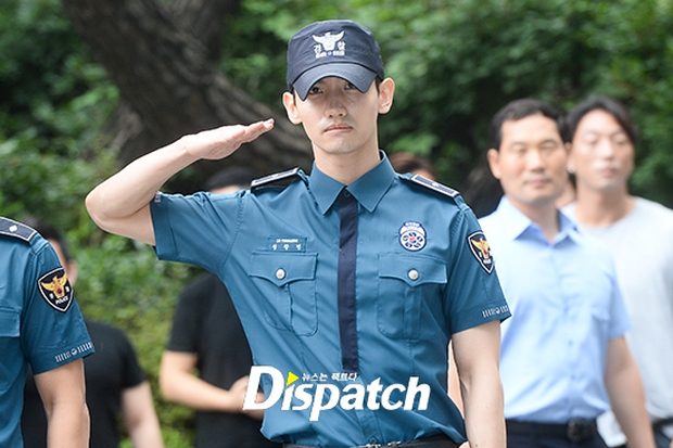 Hai mỹ nam Siwon và Changmin xuất ngũ, bảo an tạo thành hàng rào bảo vệ nghiêm ngặt - Ảnh 13.