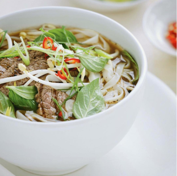 10 món ăn đường phố Việt Nam được CNN hết lời khen ngợi - Ảnh 1.
