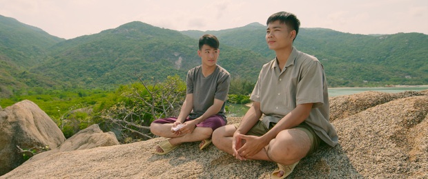 Phim đồng t&iacute;nh l&ugrave;m x&ugrave;m ăn cắp kịch bản tung trailer l&atilde;ng mạn nhưng poster qu&ecirc; m&ugrave;a - Ảnh 3.