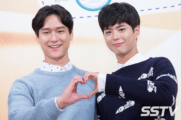 Đã tìm ra cặp bromance hot nhất showbiz Hàn: Đều đẹp như tranh, tài năng lại còn dính nhau như sam - Ảnh 12.