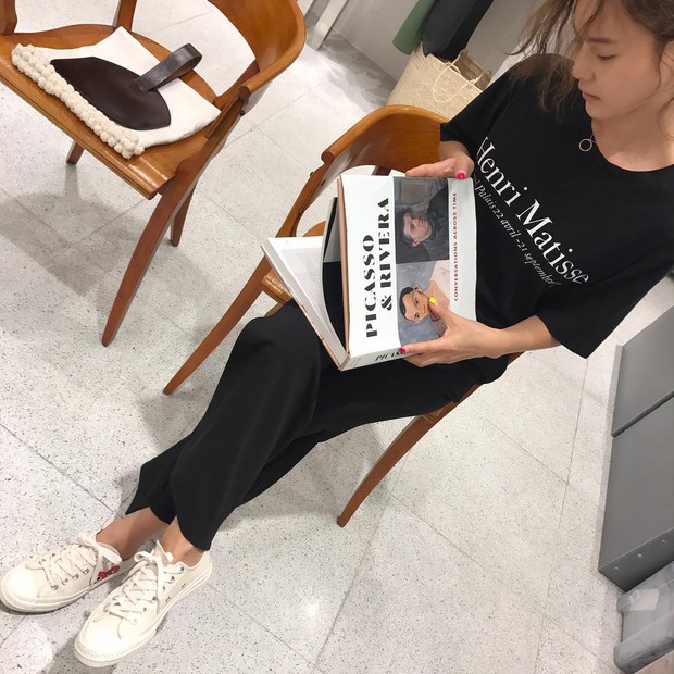 Converse x COMME des GARÇONS Play: đôi sneaker ra mắt đã lâu nhưng chưa bao giờ giới trẻ thôi mê đắm - Ảnh 13. Converse x COMME des GARÇONS Play: đôi sneaker ra mắt đã lâu nhưng chưa bao giờ giới trẻ thôi mê đắm - Ảnh 13.