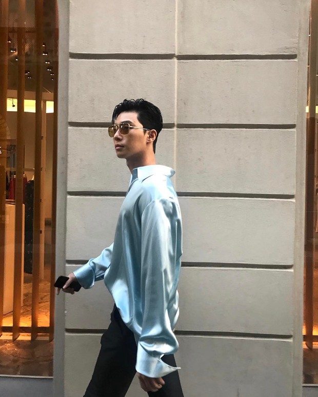 Dự show Gucci và diện đồ y hệt người mẫu, Park Seo Joon lép vế về chiều cao nhưng vẫn nổi bần bật - Ảnh 9.