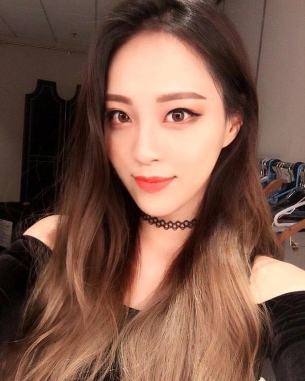 Nghịch lý vũ công phụ họa gây bão vì... đẹp đến mức át cả ca sĩ chính Sunmi - Ảnh 11. Nghịch lý vũ công phụ họa gây bão vì... đẹp đến mức át cả ca sĩ chính Sunmi - Ảnh 11.