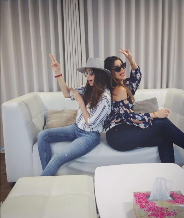 Cùng diện áo bà ba ngồi trên thuyền, Phạm Hương và Hoa hậu Dominican ai tỏa sáng hơn? - Ảnh 5. Cùng diện áo bà ba ngồi trên thuyền, Phạm Hương và Hoa hậu Dominican ai tỏa sáng hơn? - Ảnh 5.