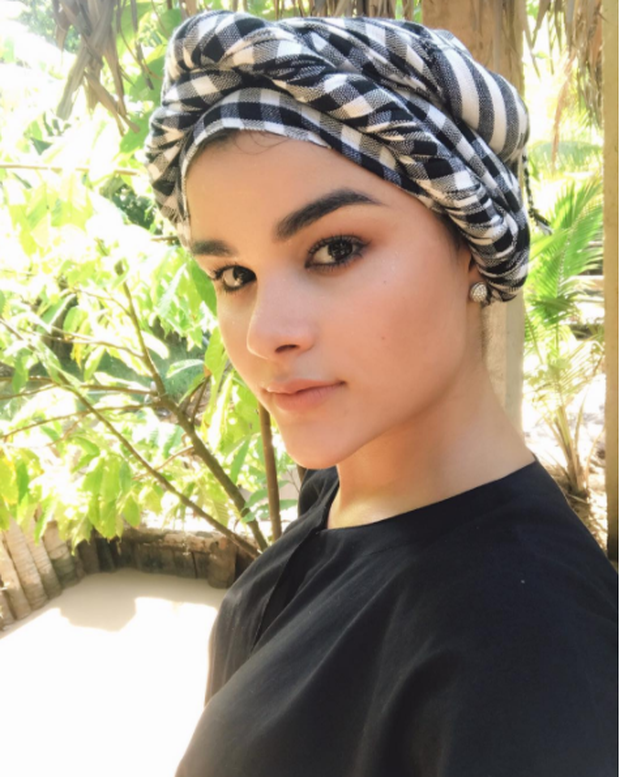 Cùng diện áo bà ba ngồi trên thuyền, Phạm Hương và Hoa hậu Dominican ai tỏa sáng hơn? - Ảnh 3. Cùng diện áo bà ba ngồi trên thuyền, Phạm Hương và Hoa hậu Dominican ai tỏa sáng hơn? - Ảnh 3.