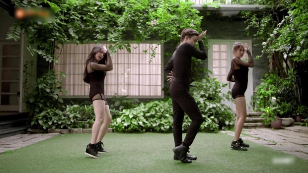Glee Việt tập 4: Rocker nhận làm tác giả bào thai của Angela Phương Trinh và Hữu Vi tạo ra - Ảnh 2. Glee Việt tập 4: Rocker nhận làm tác giả bào thai của Angela Phương Trinh và Hữu Vi tạo ra - Ảnh 2.