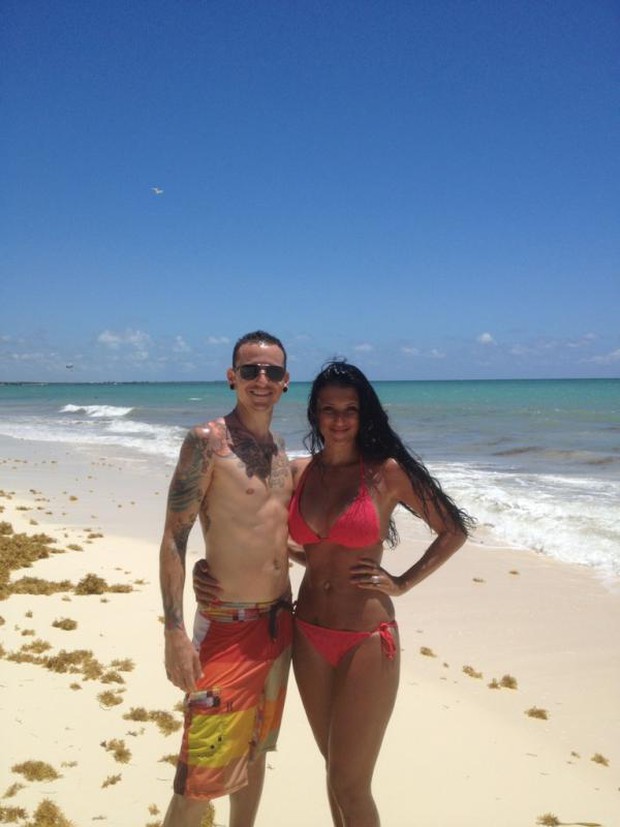 Nhìn cuộc sống gia đình hạnh phúc của Chester (Linkin Park) trước đây, chẳng ai ngờ anh sẽ rơi vào bi kịch tự tử - Ảnh 17.