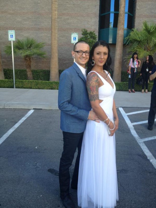 Nhìn cuộc sống gia đình hạnh phúc của Chester (Linkin Park) trước đây, chẳng ai ngờ anh sẽ rơi vào bi kịch tự tử - Ảnh 7.