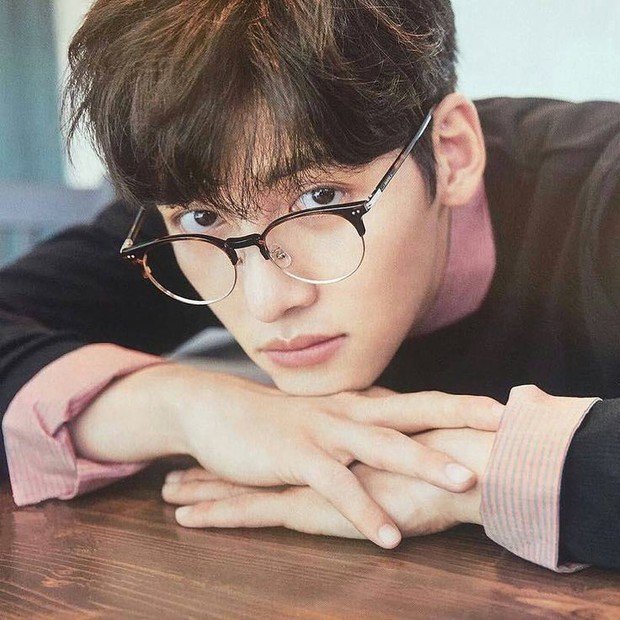Có ai như Ji Chang Wook: Cạo đầu nhập ngũ vẫn trở thành hiện tượng vì quá... điển trai - Ảnh 14. Có ai như Ji Chang Wook: Cạo đầu nhập ngũ vẫn trở thành hiện tượng vì quá... điển trai - Ảnh 14.