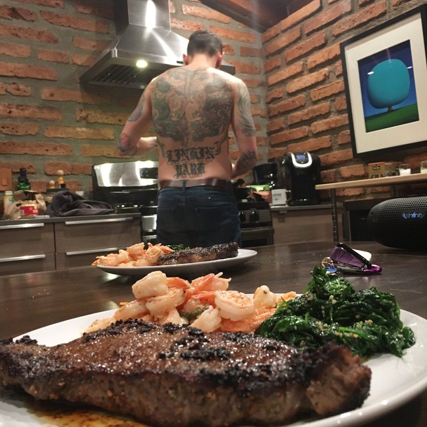 Nhìn cuộc sống gia đình hạnh phúc của Chester (Linkin Park) trước đây, chẳng ai ngờ anh sẽ rơi vào bi kịch tự tử - Ảnh 6.