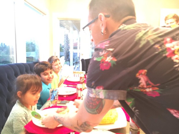 Nhìn cuộc sống gia đình hạnh phúc của Chester (Linkin Park) trước đây, chẳng ai ngờ anh sẽ rơi vào bi kịch tự tử - Ảnh 5.