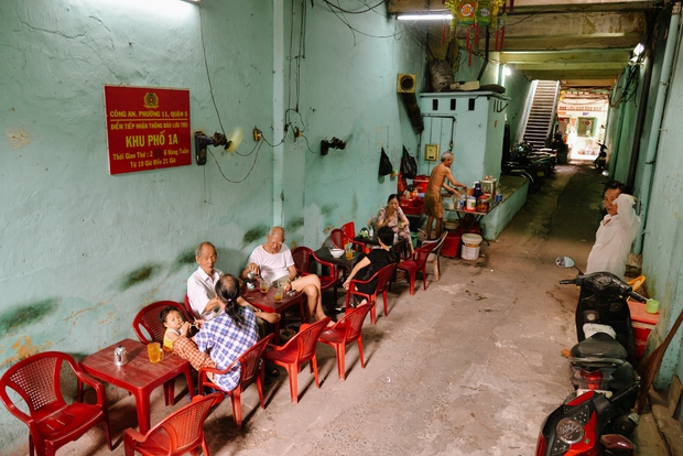 Chuyện về con hẻm 100 năm tuổi đậm chất Hong Kong giữa lòng Sài Gòn mang tên Hào Sỹ Phường - Ảnh 6. Chuyện về con hẻm 100 năm tuổi đậm chất Hong Kong giữa lòng Sài Gòn mang tên Hào Sỹ Phường - Ảnh 6.