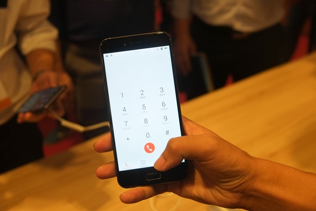 Trên tay nhanh Bphone 2017 vừa ra mắt: thiết kế không thực sự nổi trội! - Ảnh 13. Trên tay nhanh Bphone 2017 vừa ra mắt: thiết kế không thực sự nổi trội! - Ảnh 13.