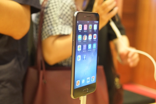 Trên tay nhanh Bphone 2017 vừa ra mắt: thiết kế không thực sự nổi trội! - Ảnh 7. Trên tay nhanh Bphone 2017 vừa ra mắt: thiết kế không thực sự nổi trội! - Ảnh 7.