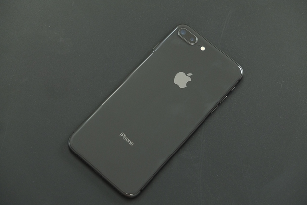 iPhone mới cũng dùng chất liệu kính nhưng có một đặc điểm lại khiến smartphone Android phải chào thua - Ảnh 1.