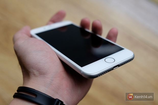 NÓNG: Cận cảnh iPhone 8 đầu tiên tại Việt Nam, giá 20 triệu đồng - Ảnh 11.