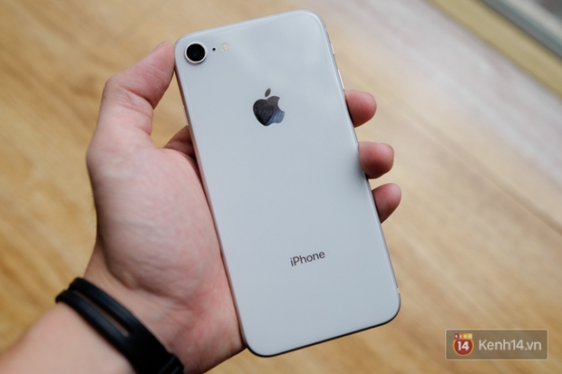 NÓNG: Cận cảnh iPhone 8 đầu tiên tại Việt Nam, giá 20 triệu đồng - Ảnh 5.